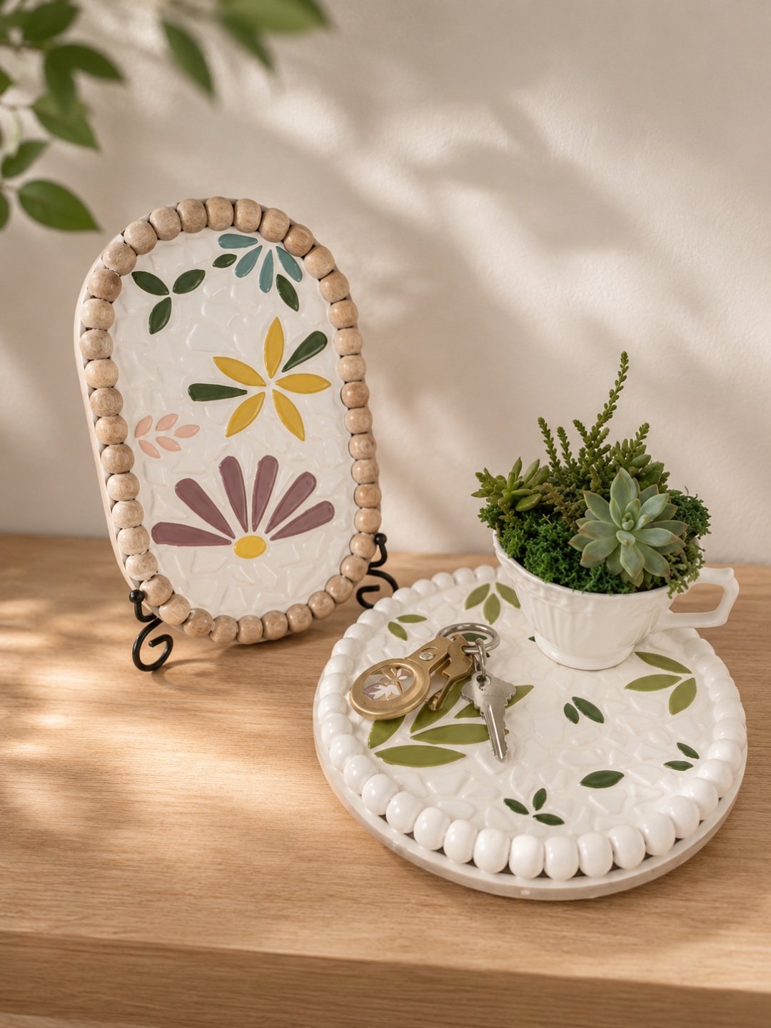 Mosaic plates decorated with tile and flowers